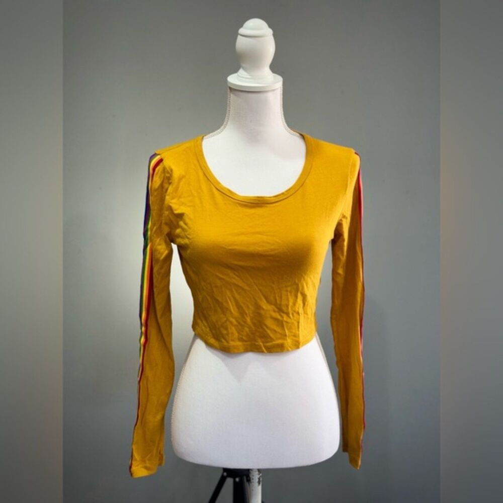 CLEARANCE! Gold Boutique Heart & Hips Rainbow Sleeve Crop Top Size S NWT